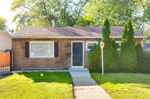 1006 New York St, Waukegan, IL 60085-2766