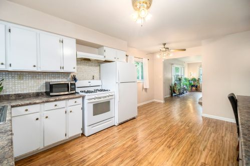 609 North Ave, Bull Valley, IL 60014-4981