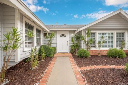 3321 Rossmoor Way, Los Alamitos, CA 90720-4344
