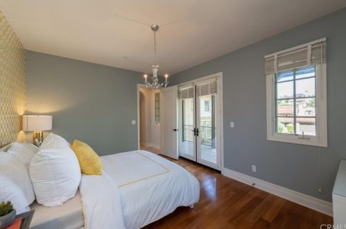 37 Blue Smt, Irvine CA  92603-0168 exterior