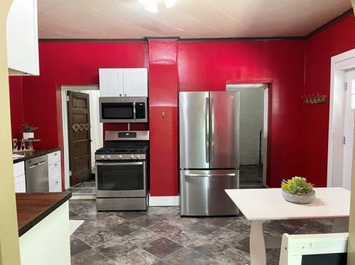 58 Beaver St, New Brighton, PA 15066-2903