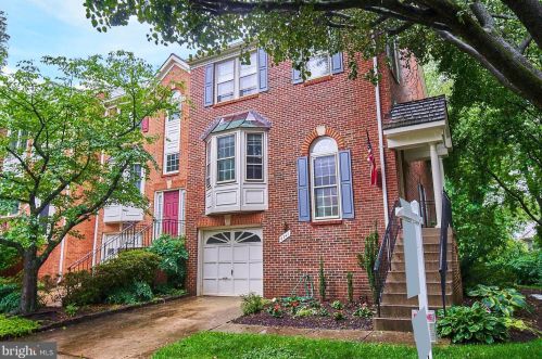 6347 Crooked Oak Ln, Falls Church, VA 22042-3154