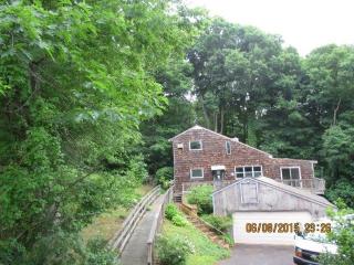 290 Maple Ave, Meriden CT  06450-4704 exterior