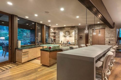 8209 Valhalla Dr, Truckee CA  96161-3300 exterior