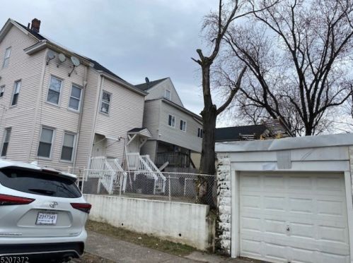 25 Barnert Pl, Paterson, NJ 07522-1813