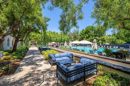 39 Tall Oak, Irvine CA  92603-4213 exterior