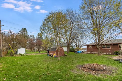 217 Maplewood Dr, Sycamore IL  60178-1237 exterior