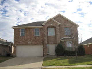 11009 Briaroaks Dr, Fort Worth TX  76140-5581 exterior