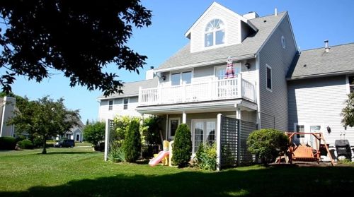 223 Corey Ln, Middletown, RI 02842-5659