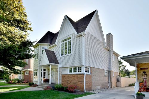 5912 Ottawa Ave, Chicago, IL 60631-2233