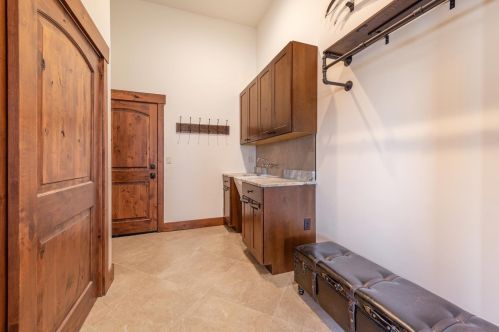 14574 Wolfgang Rd, Truckee CA  96161-6905 exterior