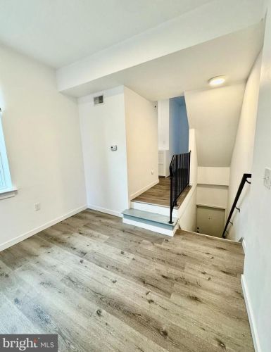 2026 8th St, Philadelphia, PA 19122-1304