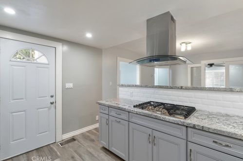 3300 Montrose Ave, Glendale CA 91214-3341 exterior