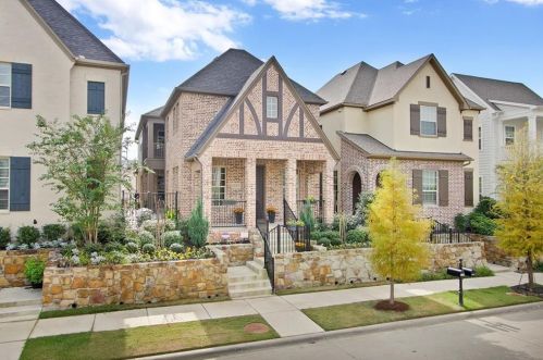 2240 Longwood Dr, Carrollton, TX 75010-4909