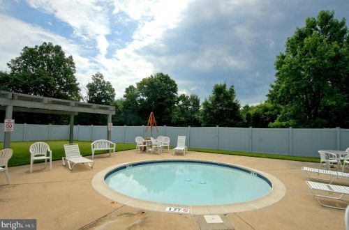 11 Shirley Ln, Trenton NJ 08610 exterior