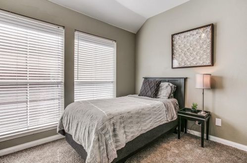 7058 Deer Rdg Dr, Fort Worth TX 76137-4714 exterior