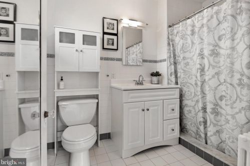 501 Warwick Rd, Tavistock NJ 08033-3831 exterior