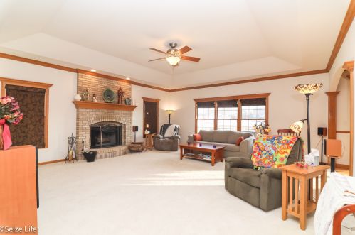 307 Schmidt Dr, Pingree Grove IL  60140-8273 exterior