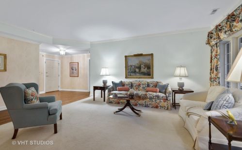 113 Regent Wood Rd, Northfield, IL 60093-2764