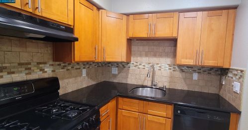 1055 Mohr Ln, Concord CA  94518-4313 exterior