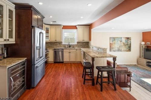 221 Bryant Ave, Springfield, NJ 07081-1616