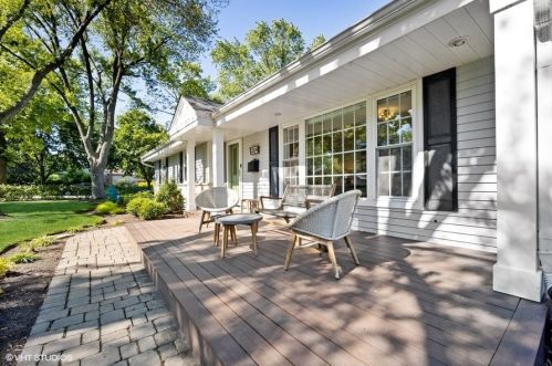 1304 Hickory Ave, Arlington Hts, IL 60004-4934