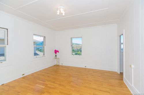 2021 Kakela Dr, Honolulu HI  96822-2158 exterior