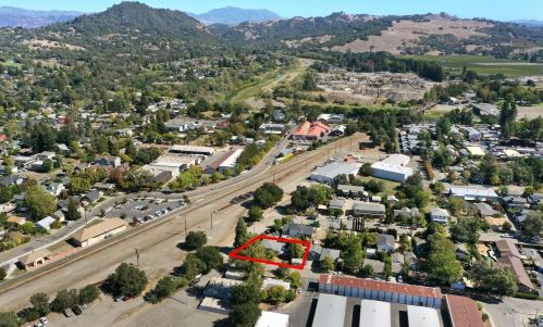 50 Adeline Way, Healdsburg, CA 95448-4037