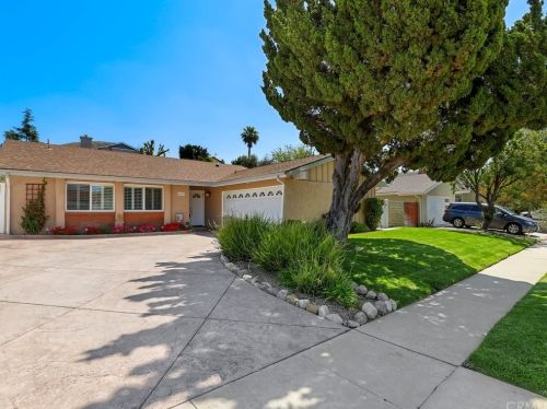 6569 Pinion St, Calabasas, CA 91377-1212