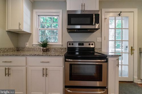 9914 Capitol View Ave, Silver Spring MD 20910-1033 exterior