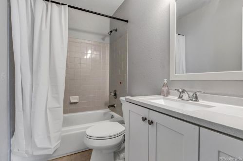 18683 Crestridge Dr, Aurora CO 80015-5128 exterior