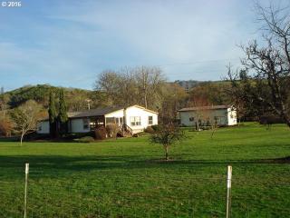 2895 Roberts Creek Rd, Roseburg, OR 97470-8445