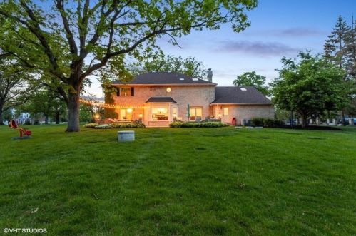 70 Horseshoe Ln, Lemont IL  60439-9118 exterior