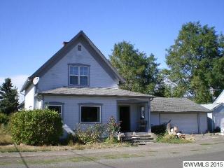 889 4th St, Halsey, OR 97348-9696