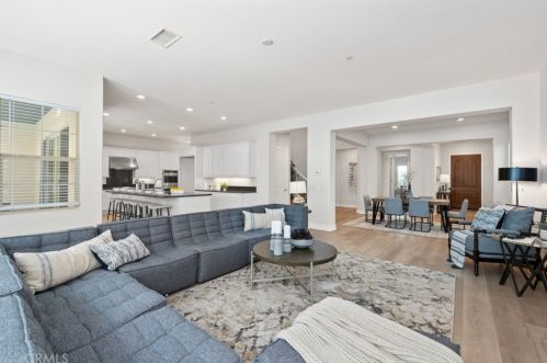 60 Gainsboro, Irvine CA  92620-2187 exterior