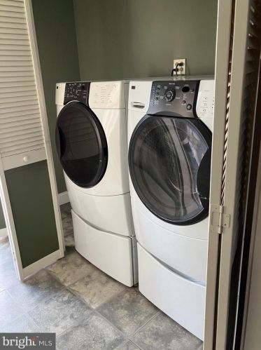 1229 12 St, Philadelphia PA 19147-4903 exterior