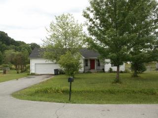 104 Ourtown Ct, Lafayette, TN 37083-2100