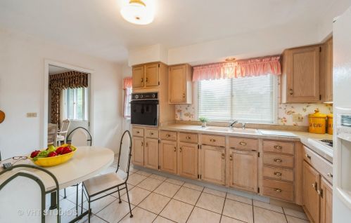 821 Castlewood Ln, Bannockburn IL  60015-2605 exterior