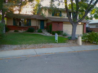 1527 Belmont Dr, Longmont, CO 80503-2320