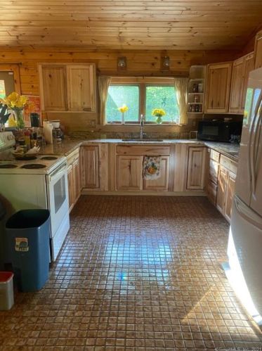 50 Pigeon Swamp Rd, South Windham, CT 06266-1122