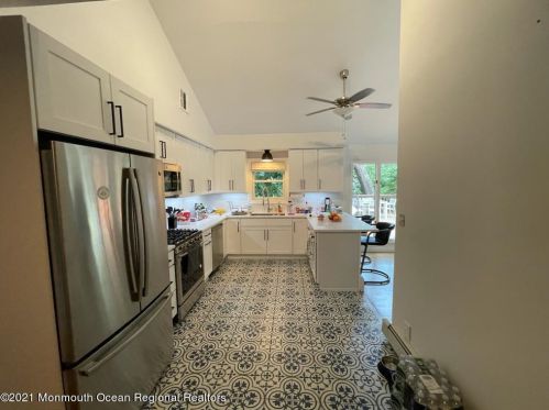 615 Wildwood Rd, Red Bank, NJ 07711