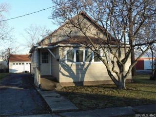 655 Park St, Hillsboro, IL 62049-1924