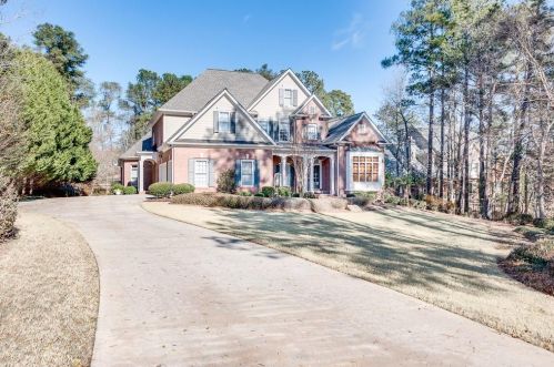 2351 Legacy Maple Dr, Braselton, GA 30517-4095
