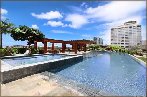 1555 Kapiolani Blvd, Honolulu HI  96814-4553 exterior