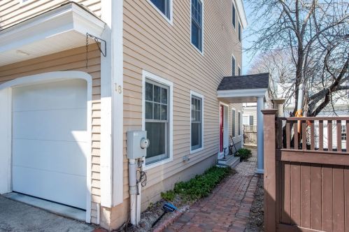 18 Langdon St, Portsmouth, NH 03801-3926