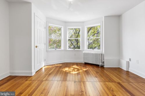 904 10th St, Philadelphia PA 19147-3744 exterior