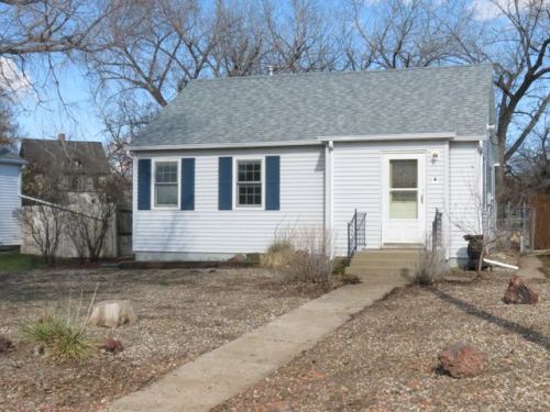 310 4th St, Glen Ullin, ND 58631-7313