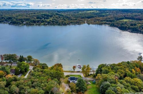 105 Bantam Lake Rd, Morris, CT 06763-1202