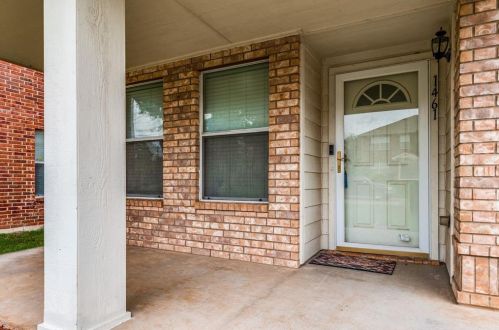 1461 Hedgewood Trl, Fort Worth TX  76112-4455 exterior