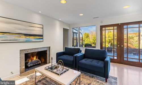 6253 Lakeview Dr, Falls Church, VA 22041-1320